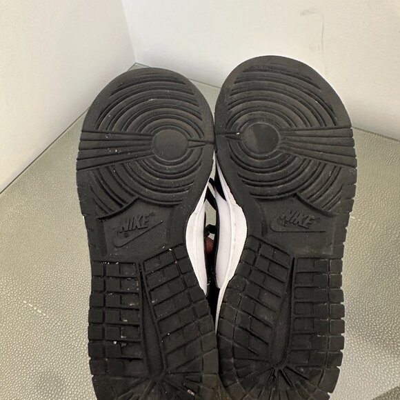 Nike Panda Dunks - Picture 5 of 5